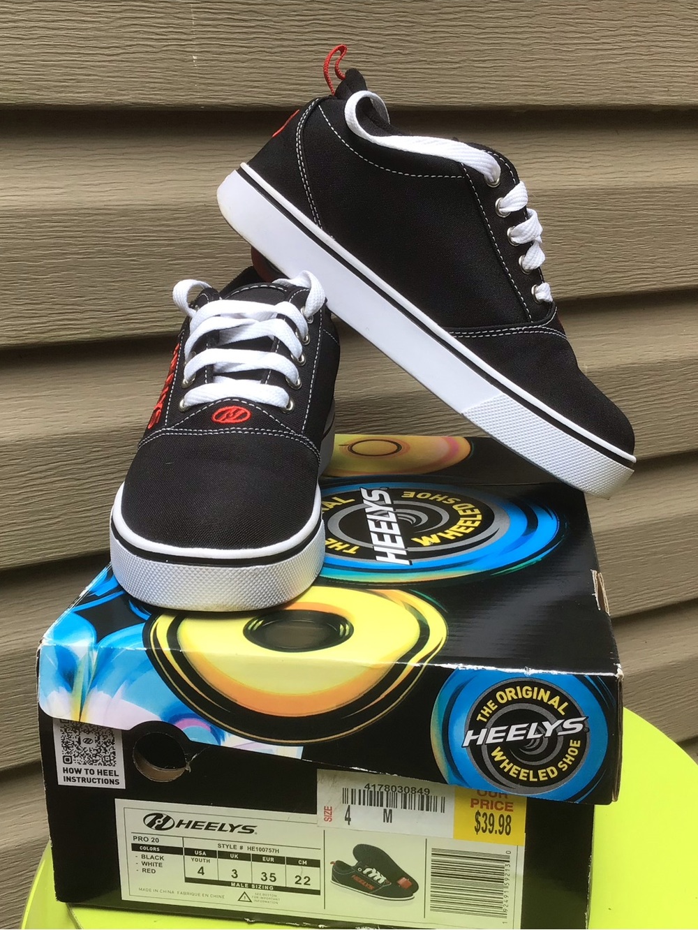 New Black Heelys Size 4 Youth